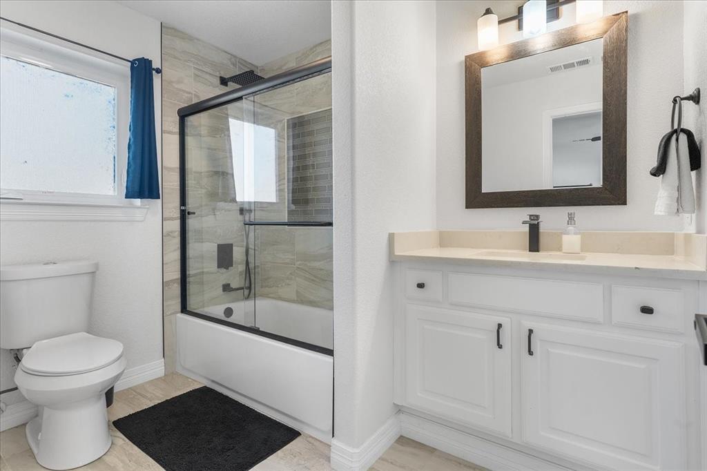 6837 Briar Road Azle, TX 76020 - Photo 20 of 39 Main level Bathroom