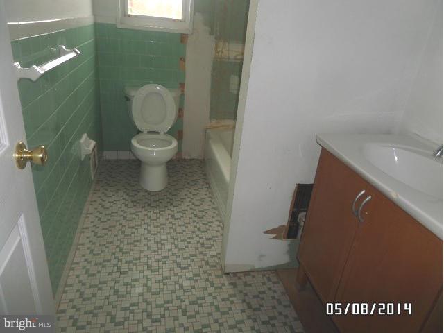 1027 Bayner Road Baltimore, MD 21221 - Photo 11 of 16 Bath