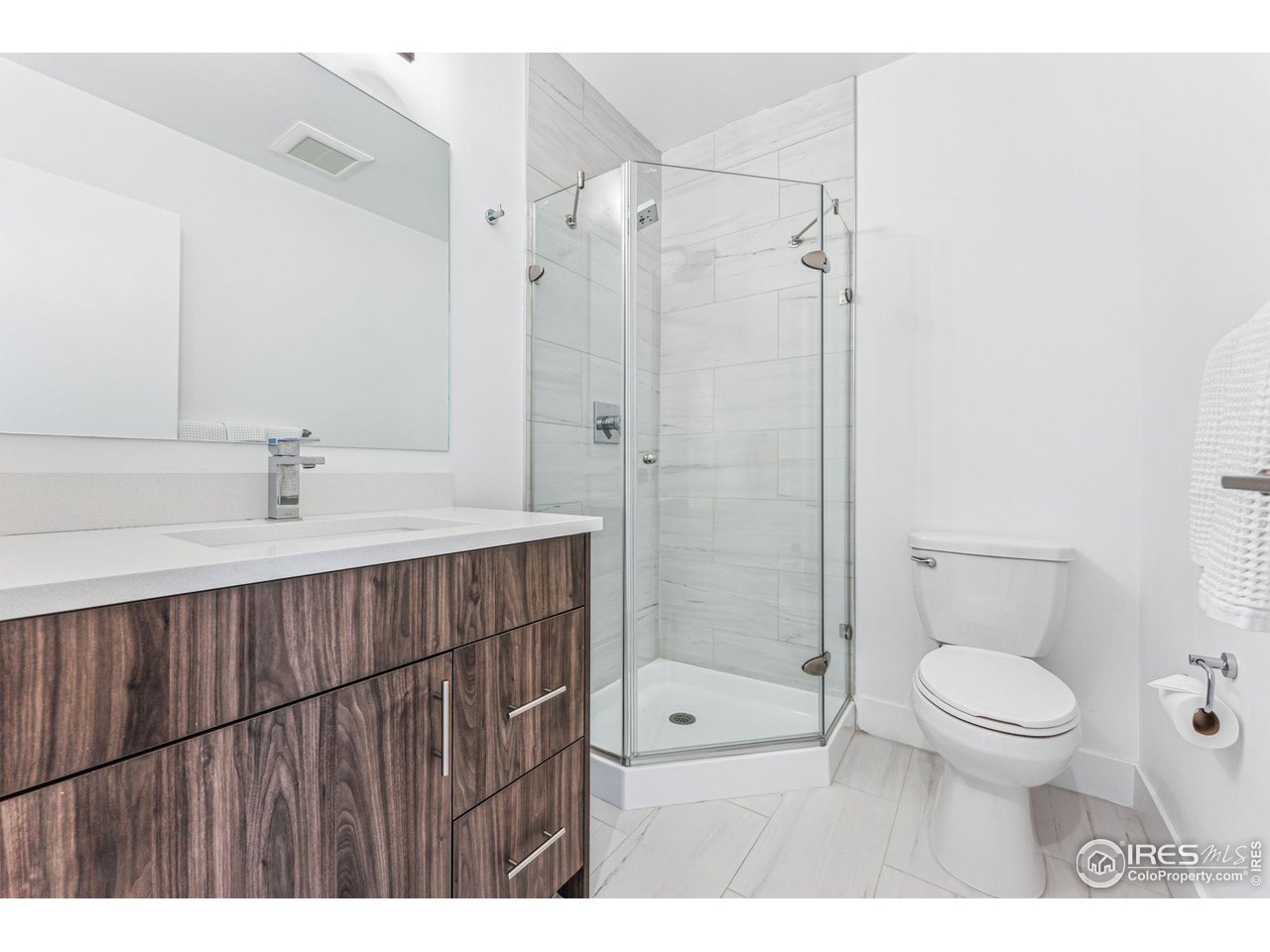 2471 Walnut Street Boulder, CO 80302 - Photo 27 of 36 a bathroom with a sink a toilet and shower