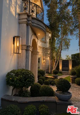$10,795,000 | 2680 Bowmont Drive, Beverly Hills, CA 90210