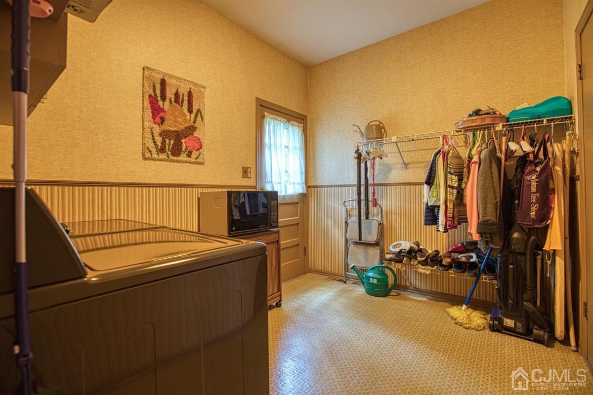 13 Overland Road East Brunswick, NJ 08816 - Photo 12 of 18 Gallery Image 12