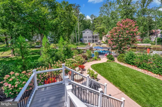 a view of a tennis court