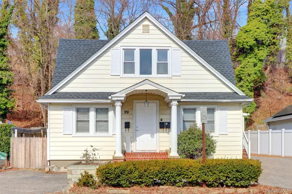 $2,800 | 99 Wall Street, Unit 2, Huntington, NY 11743