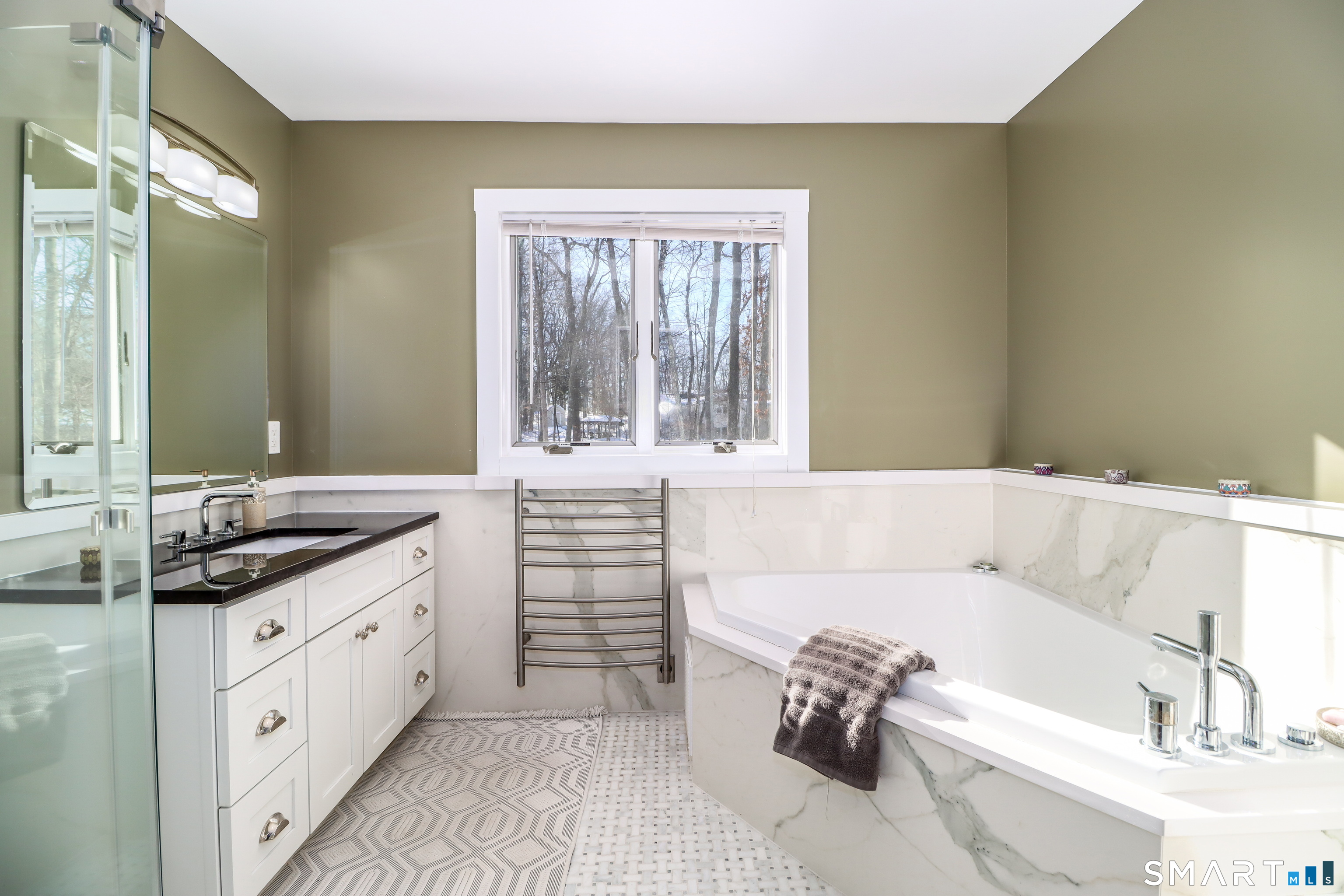 8 Marilyn Road Brookfield, CT 06804 - Photo 20 of 37 a bathroom with a bathtub sink and mirror