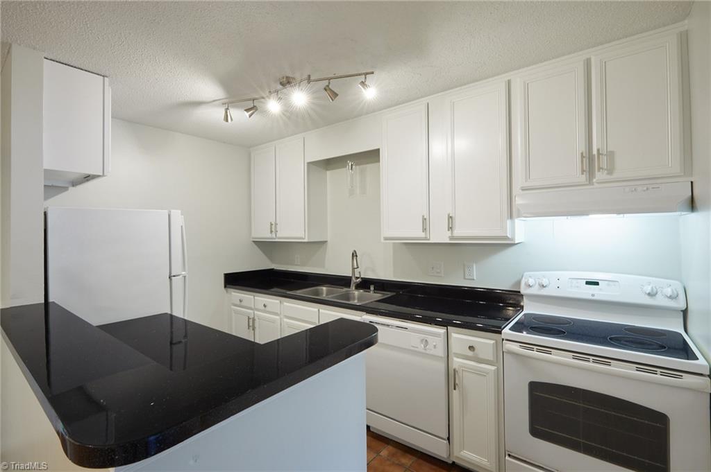 5741 Bramblegate Road, Unit J Greensboro, NC 27409 - Photo 6 of 18 Gallery Image 6