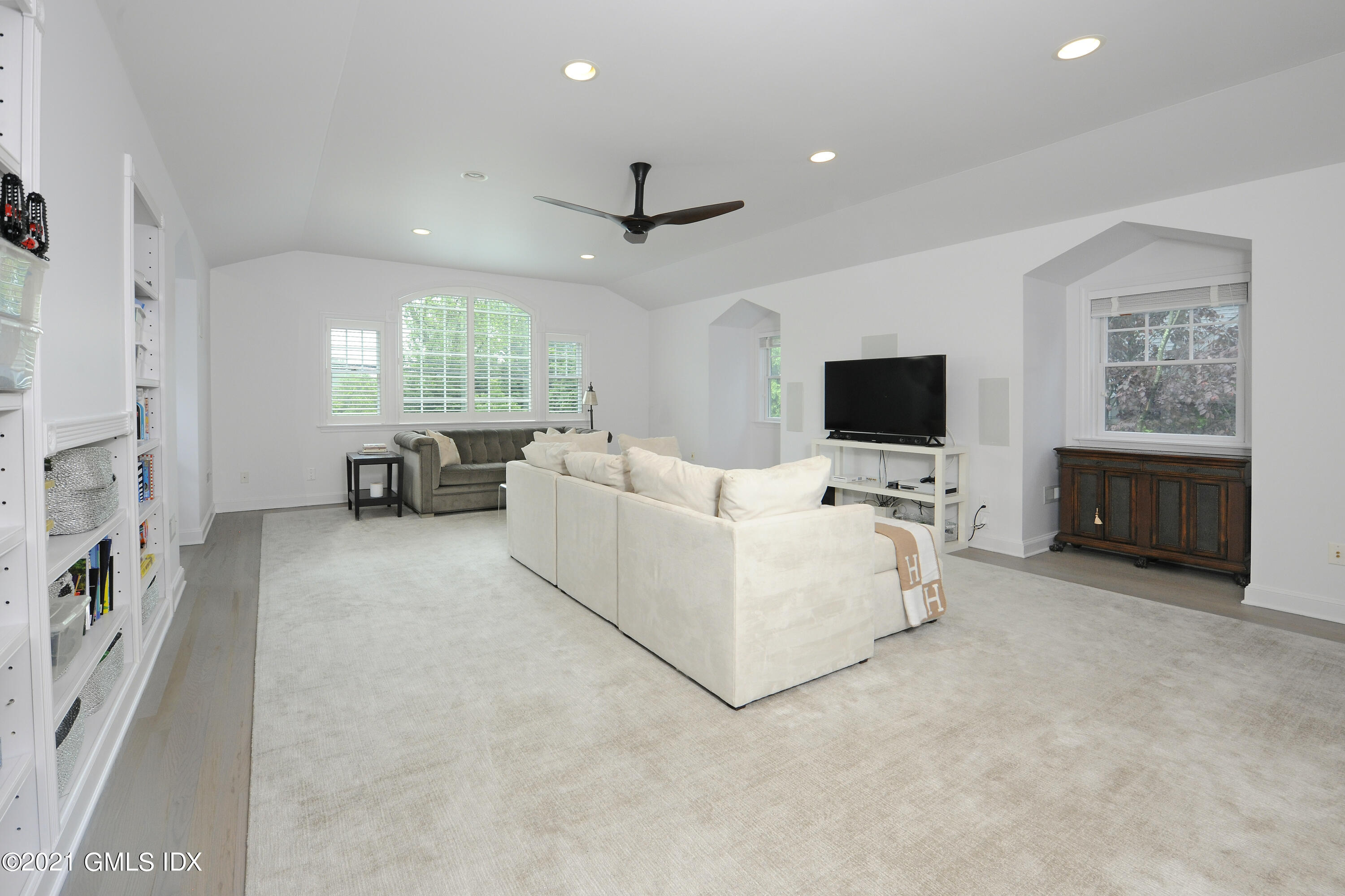 145 Shore Road Old Greenwich, CT 06870 - Photo 19 of 25 BonusRm