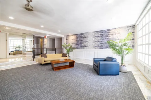 $325,500 | 22 North Forest Avenue, Unit 1E, Rockville Centre, NY 11570