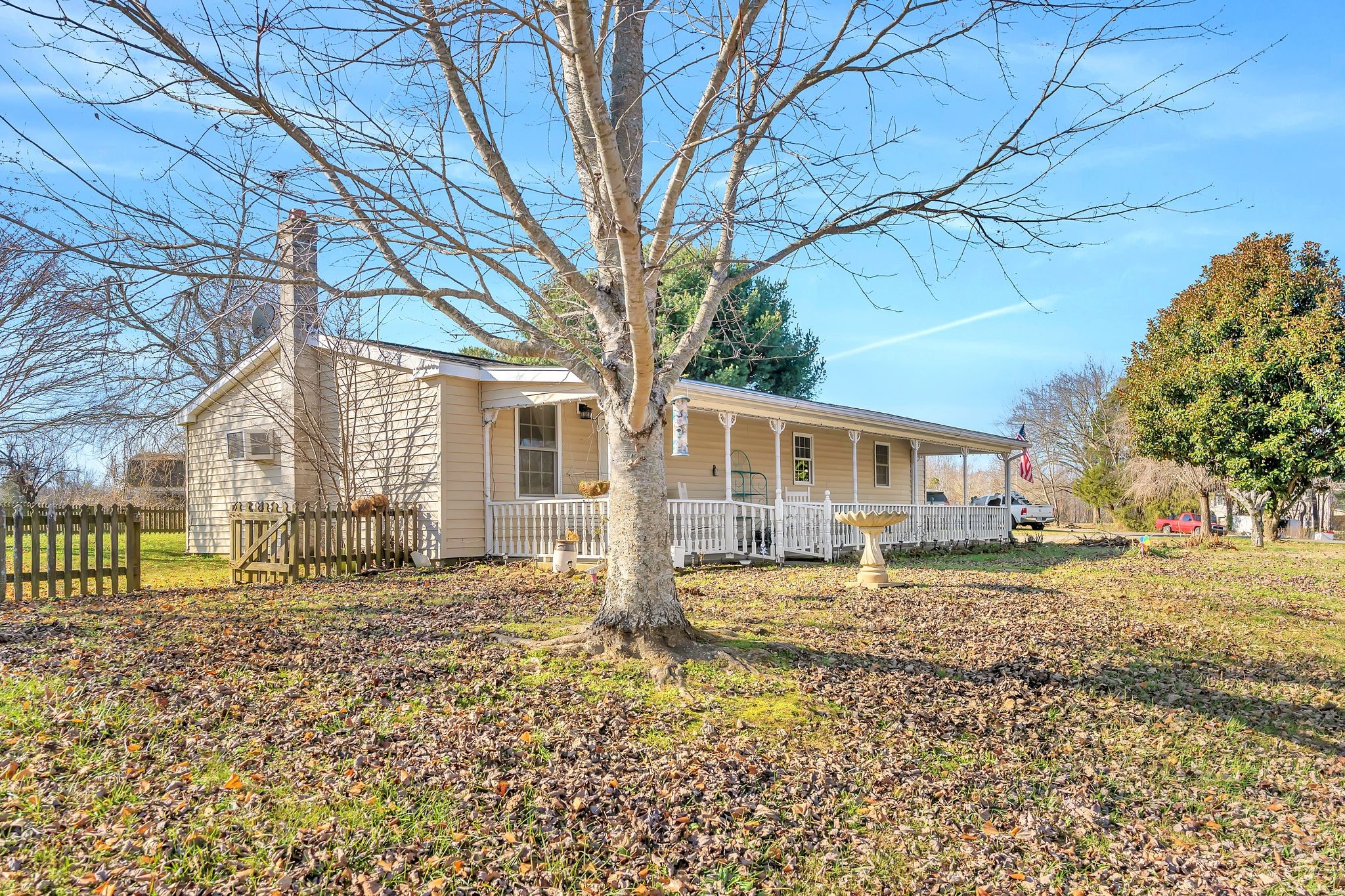 242 Union Ridge Road Wartrace, TN 37183 - Photo 1 of 33 a front view of a house with a yard