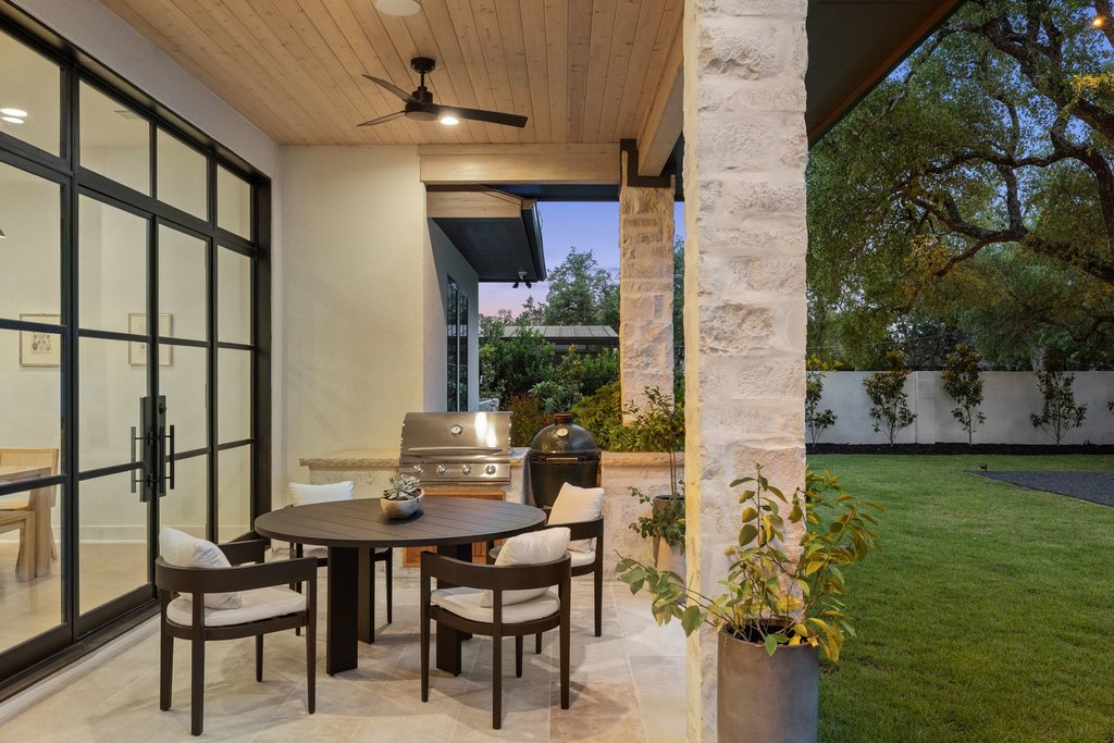 7516 Davenport Divide Road Austin, TX 78738 - Photo 34 of 40 Enjoy entertaining and grilling on your spacious patio.