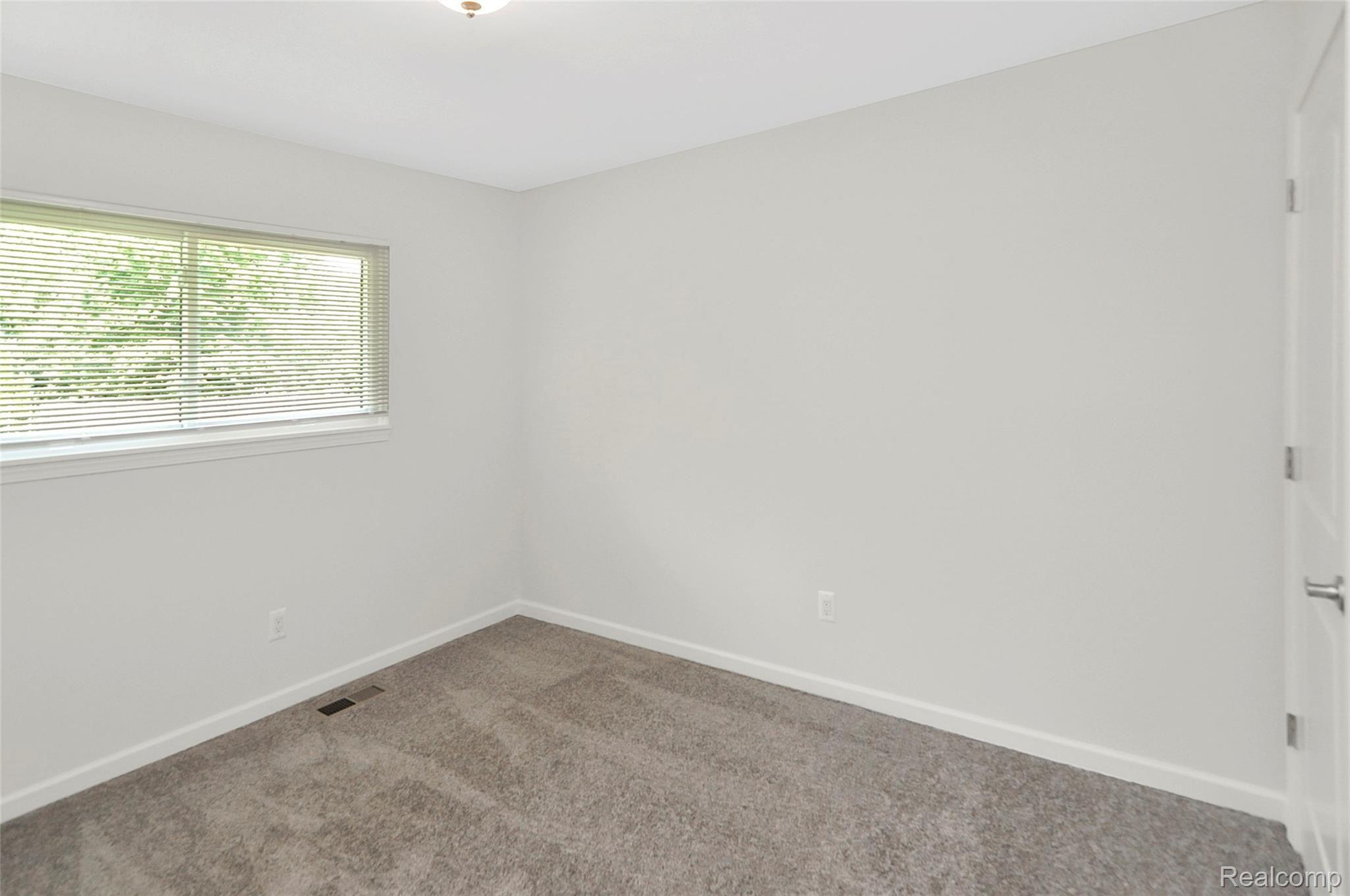 38235 Radde Street Clinton Township, MI 48036 - Photo 39 of 51 DSC_0213.jpg