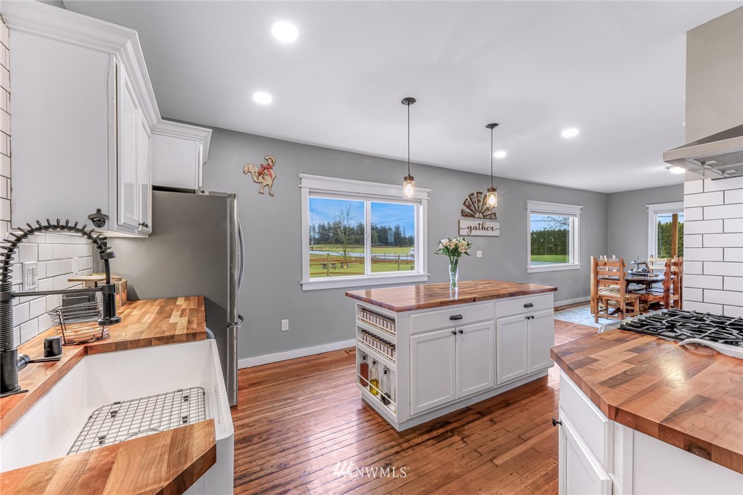6464 Hannegan Road Lynden, WA 98264 - Photo 12 of 40 Gallery Image 12