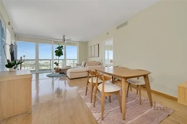 $13,000 | 450 Alton Road, Unit 2810, Miami Beach, FL 33139