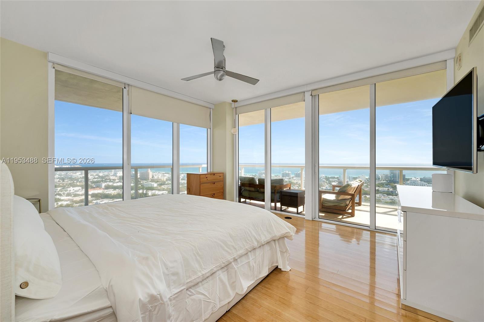 450 Alton Road, Unit 2810 Miami Beach, FL 33139 - Photo 21 of 39