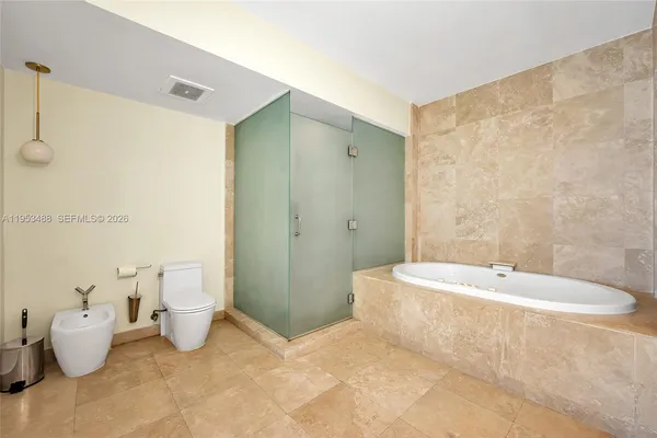 $13,000 | 450 Alton Road, Unit 2810, Miami Beach, FL 33139