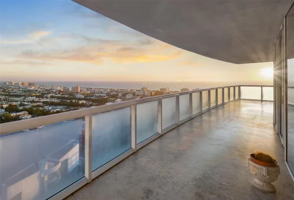 $12,500 | 450 Alton Road, Unit 2810, Miami Beach, FL 33139