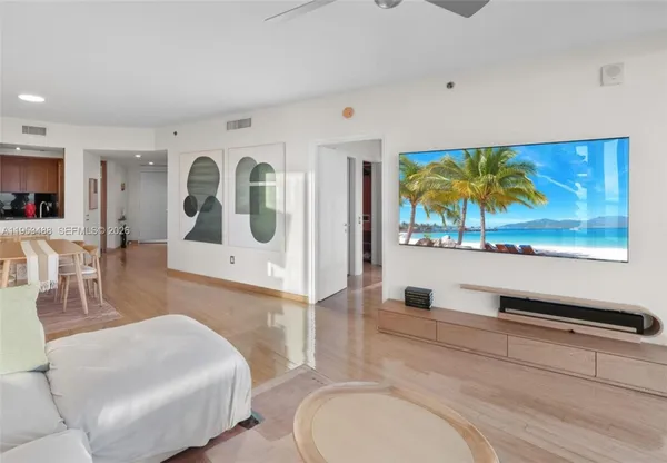 $12,500 | 450 Alton Road, Unit 2810, Miami Beach, FL 33139