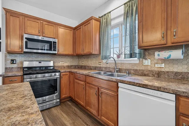 $399,900 | 837 Briarcliff Drive, Minooka, IL 60447