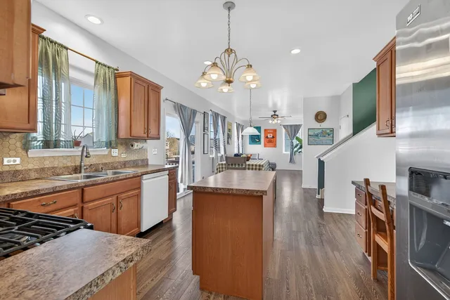 $399,900 | 837 Briarcliff Drive, Minooka, IL 60447