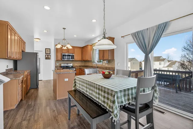 $399,900 | 837 Briarcliff Drive, Minooka, IL 60447