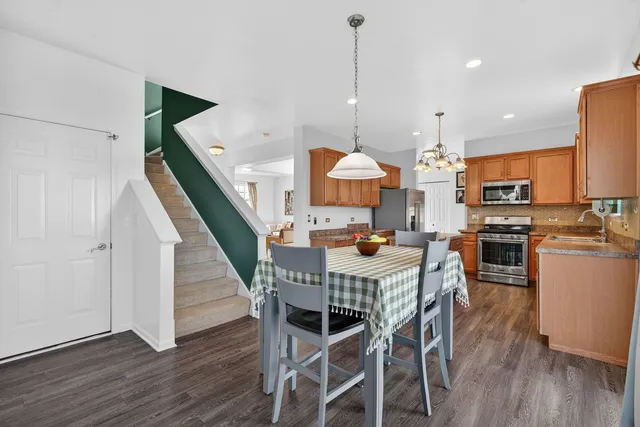 $399,900 | 837 Briarcliff Drive, Minooka, IL 60447