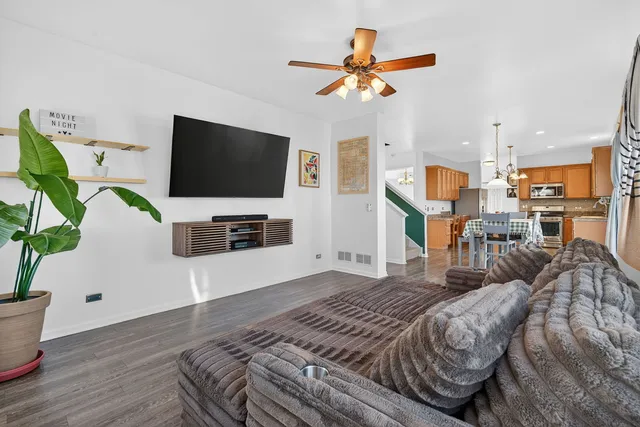 $399,900 | 837 Briarcliff Drive, Minooka, IL 60447