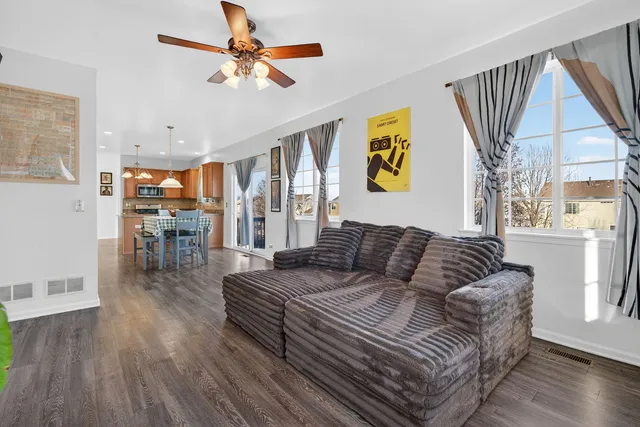 $399,900 | 837 Briarcliff Drive, Minooka, IL 60447