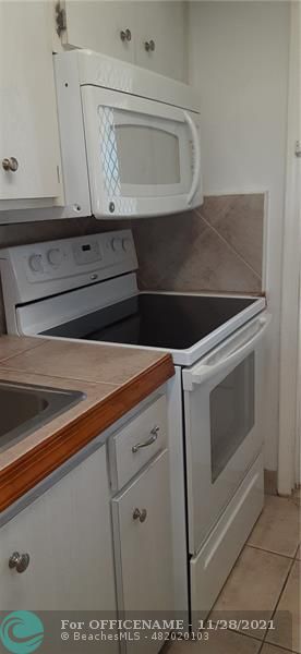 5800 Margate Boulevard Margate, FL 33063 - Photo 13 of 19 a close view of stove top oven