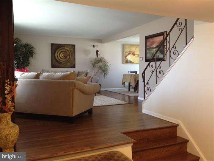 9704 Chapel Road Philadelphia, PA 19115 - Photo 3 of 25 Living Room