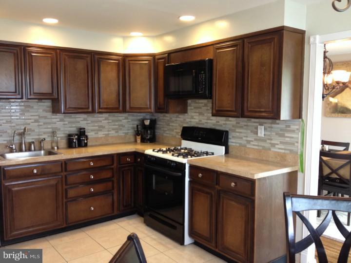 9704 Chapel Road Philadelphia, PA 19115 - Photo 8 of 25