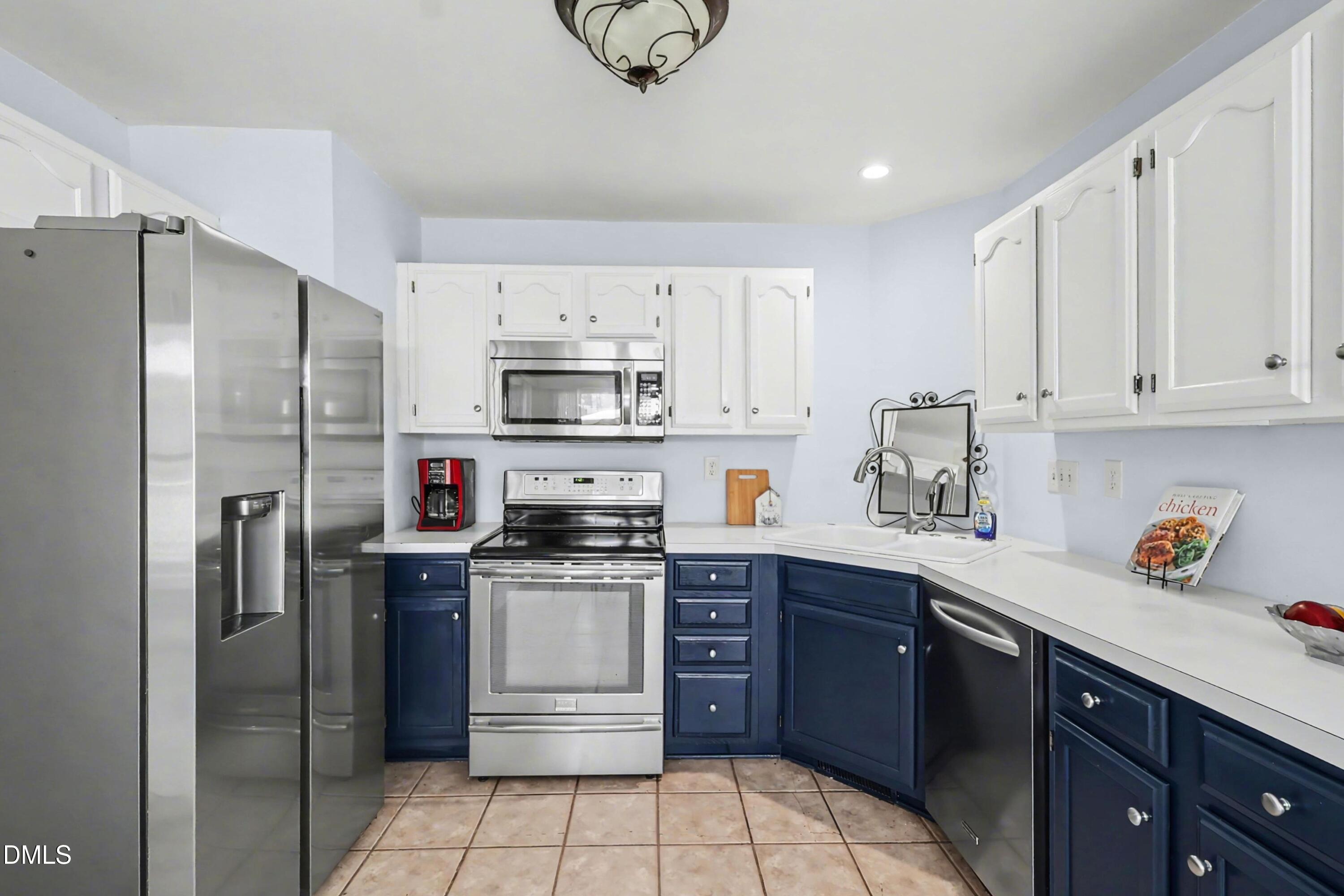 2828 Cornerstone Ridge Drive Apex, NC 27539 - Photo 13 of 33 016_file_5133