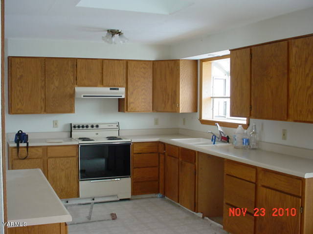 12109 Douglas Road Yakima, WA 98908 - Photo 3 of 5 a kitchen with a sink and cabinets