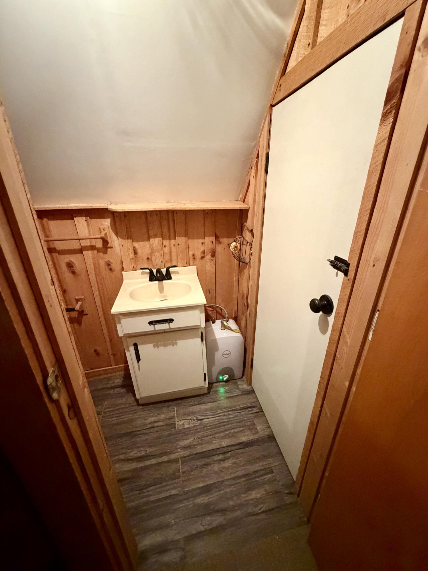 161 Stephen Road Wellington, KY 40387 - Photo 33 of 50 Primary Half Bath