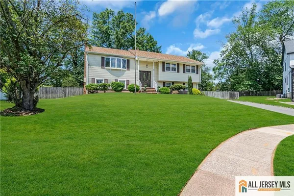 $799,999 | 8 Whitehall Avenue, Edison, NJ 08820