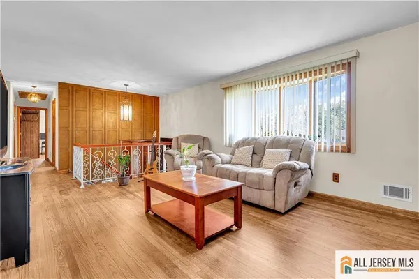 $799,999 | 8 Whitehall Avenue, Edison, NJ 08820