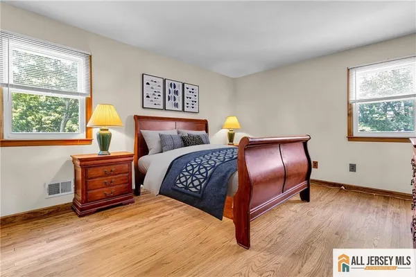 $799,999 | 8 Whitehall Avenue, Edison, NJ 08820