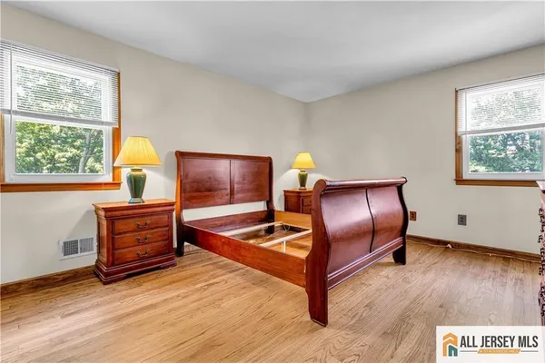 $799,999 | 8 Whitehall Avenue, Edison, NJ 08820