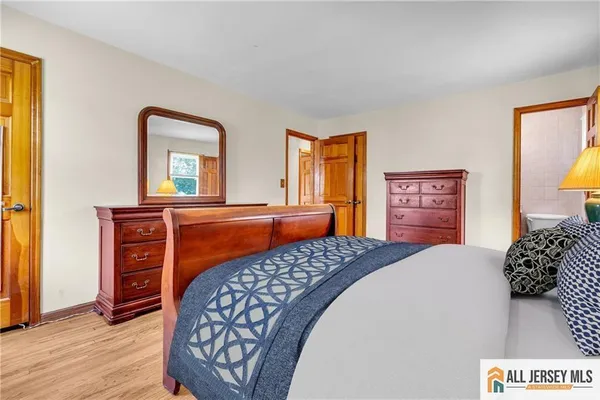 $799,999 | 8 Whitehall Avenue, Edison, NJ 08820