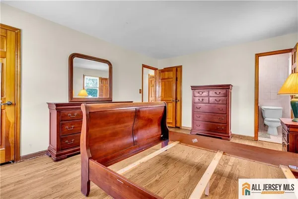 $799,999 | 8 Whitehall Avenue, Edison, NJ 08820