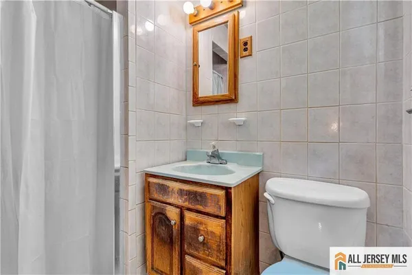 $799,999 | 8 Whitehall Avenue, Edison, NJ 08820