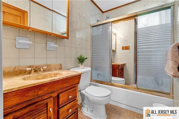 $799,999 | 8 Whitehall Avenue, Edison, NJ 08820