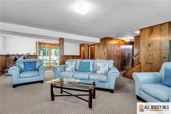 $799,999 | 8 Whitehall Avenue, Edison, NJ 08820