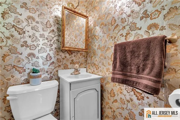 $799,999 | 8 Whitehall Avenue, Edison, NJ 08820