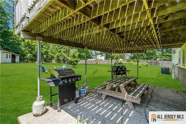 $799,999 | 8 Whitehall Avenue, Edison, NJ 08820