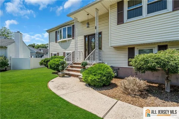 $799,999 | 8 Whitehall Avenue, Edison, NJ 08820