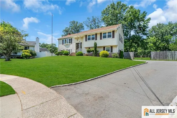 $799,999 | 8 Whitehall Avenue, Edison, NJ 08820