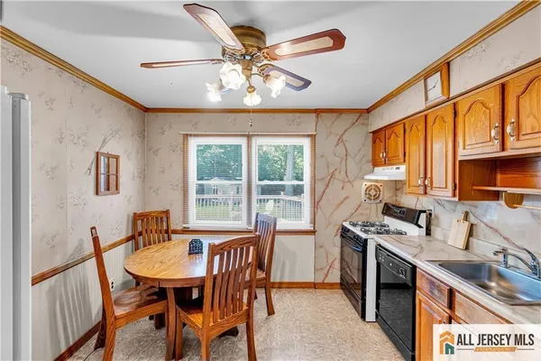 $799,999 | 8 Whitehall Avenue, Edison, NJ 08820