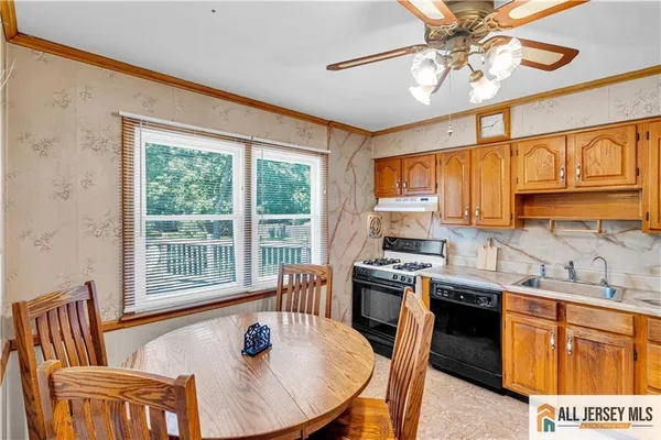 $799,999 | 8 Whitehall Avenue, Edison, NJ 08820