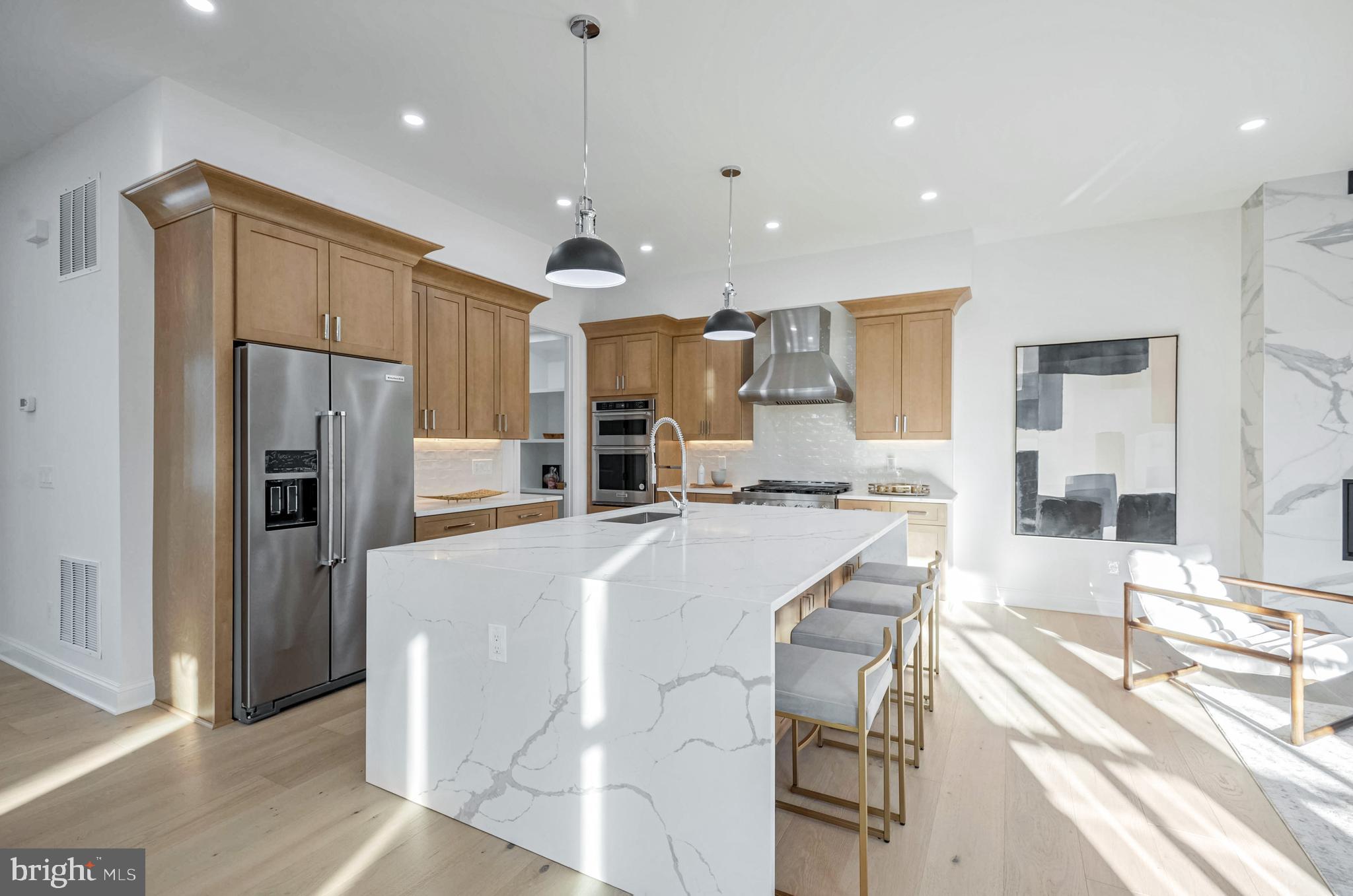 1809 Shenandoah Road Alexandria, VA 22308 - Photo 18 of 77 Waterfall Edge Quartz. LED Recessed Lighting.