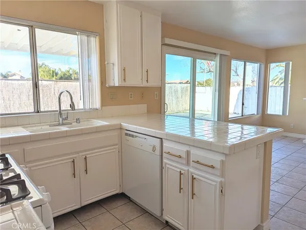 $3,000 | 1833 Bayside Court, Hemet, CA 92545