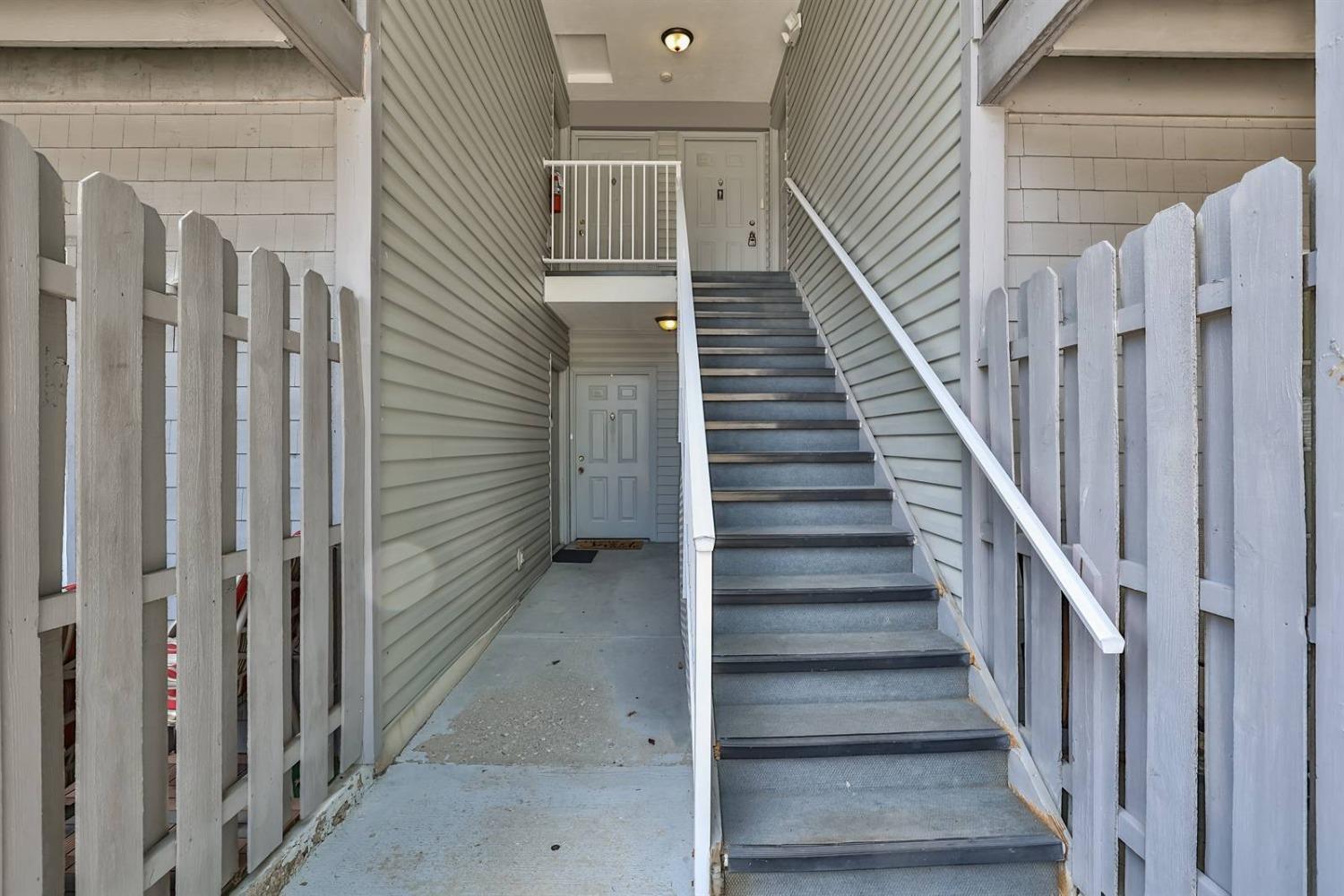 820 Compton Road, Unit 7 Cincinnati, OH 45231 - Photo 3 of 24